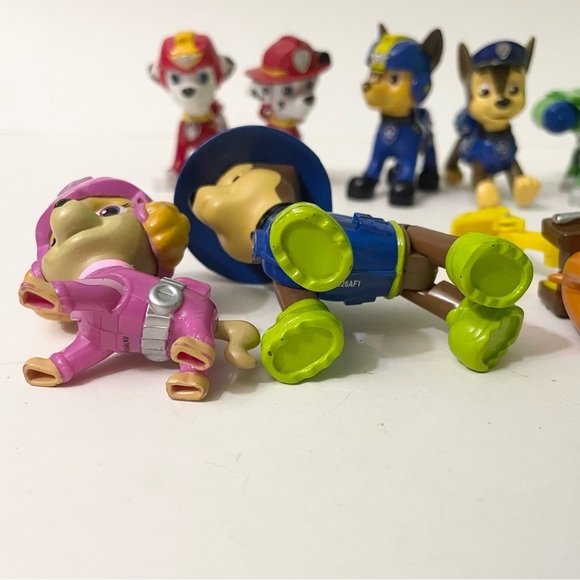 Lot of 11 Paw Patrol Figures Toys - Picture 7 of 13